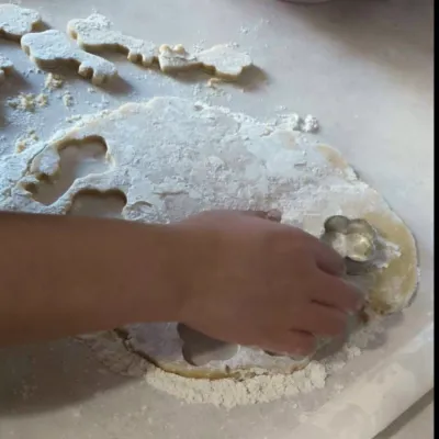 Making "Open House" key cookies with Mon Coeur Bakery